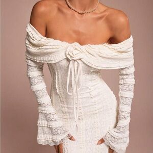 Elegant Off-Shoulder Lace Dress
